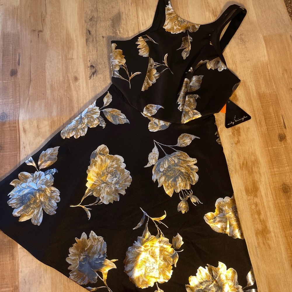 Women/teen City Triangle dress sz5